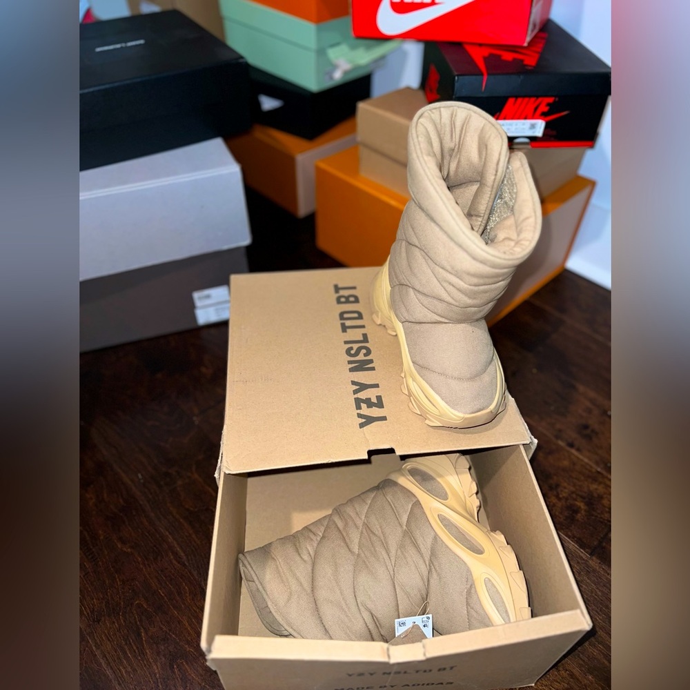 Yeezy NSLTD Boot 2021 in “Khaki'